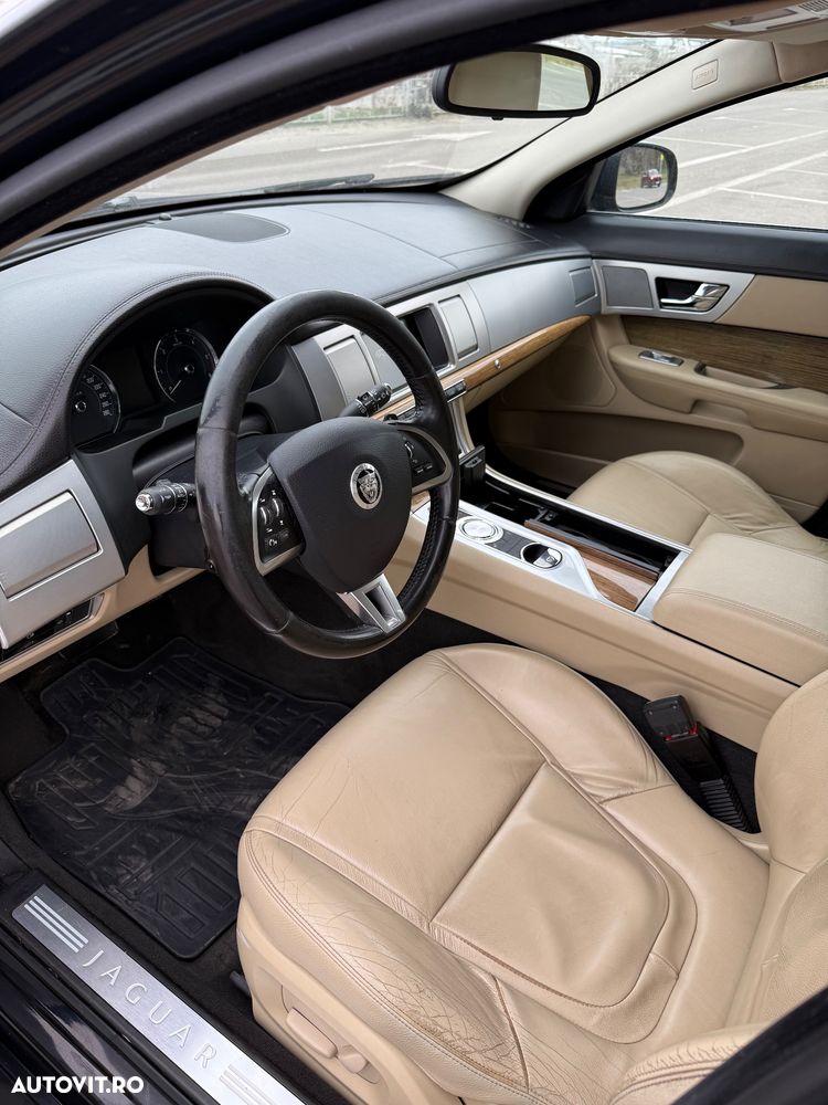 Jaguar XF 2.2D Premium Luxury - 11