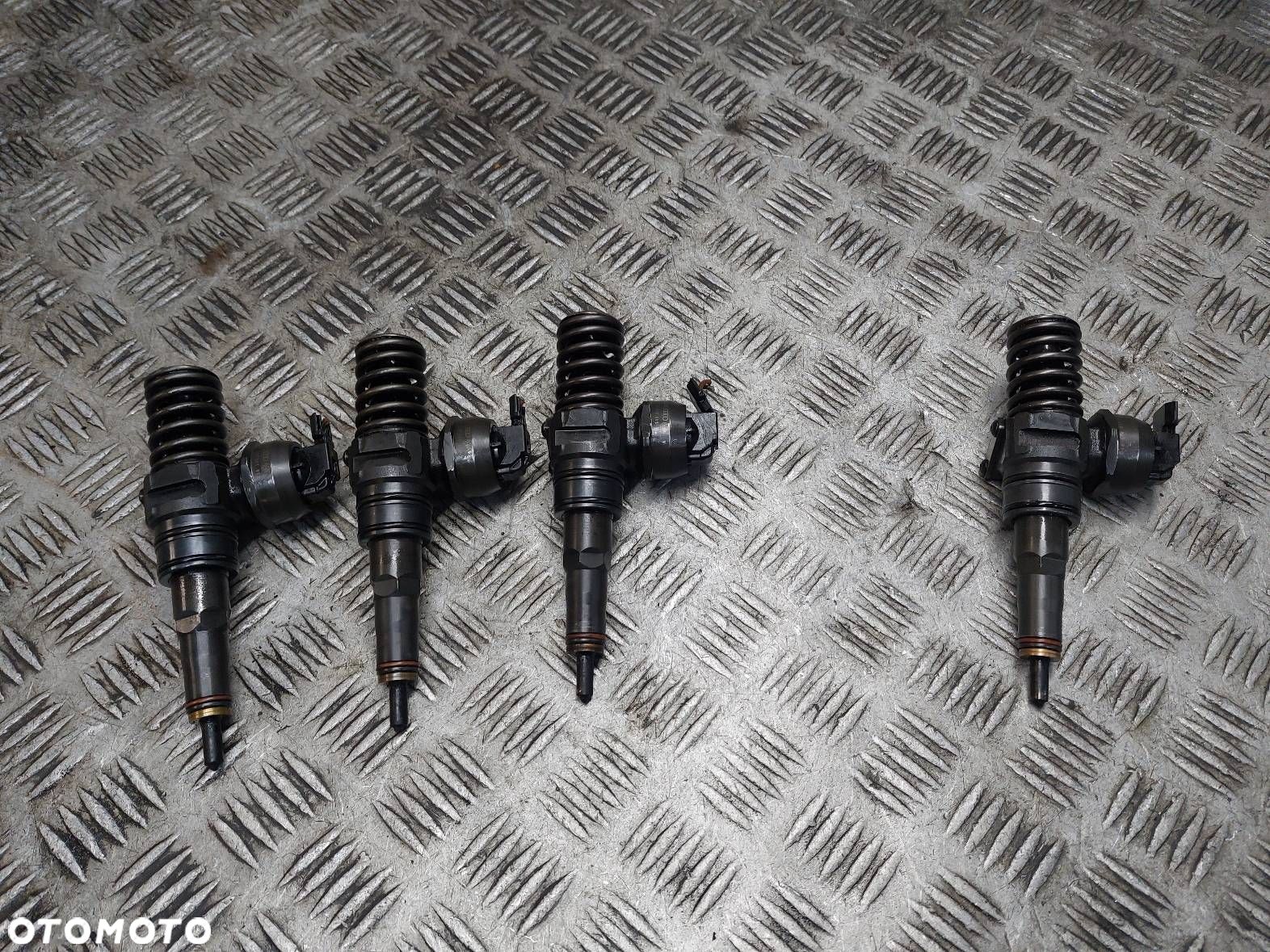 POMPOWTRYSK POMPOWTRYSKI KPL PASSAT B5 1.9 TDI 038130079AX 038130073AJ - 1