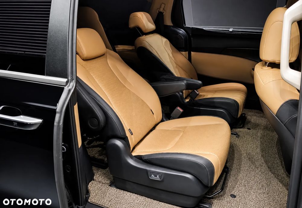 Kia Carnival - 13