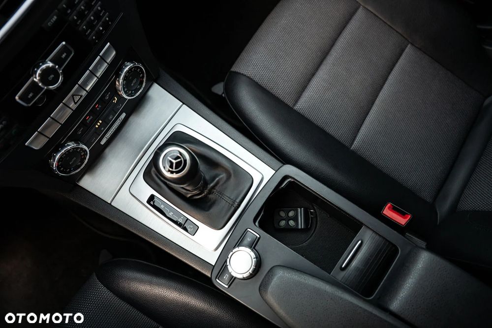 Mercedes-Benz Klasa C 220 CDI BlueEff 4-Matic Avantgarde - 17