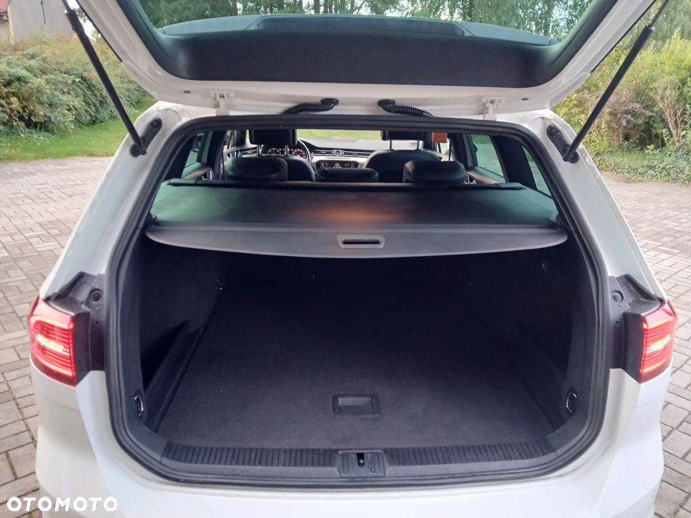 Volkswagen Passat 1.6 TDI SCR DSG - 19