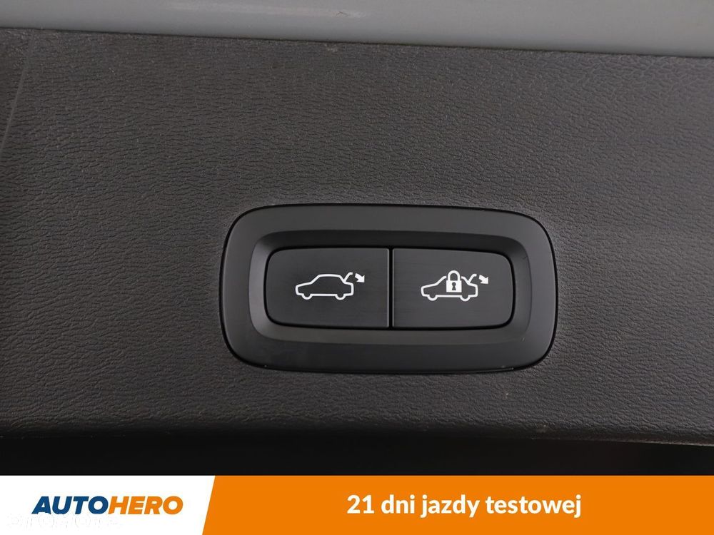 Volvo XC 40 B3 Plus Dark - 37