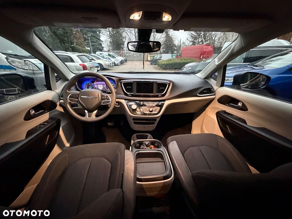 Chrysler Pacifica - 10