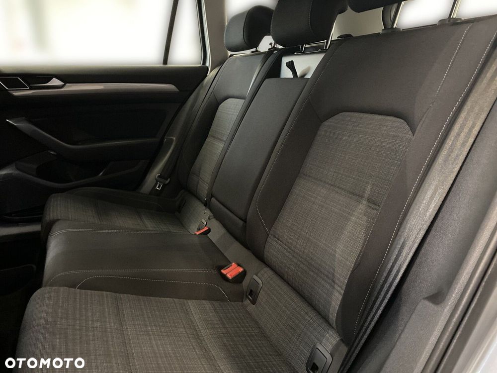 Volkswagen Passat - 32