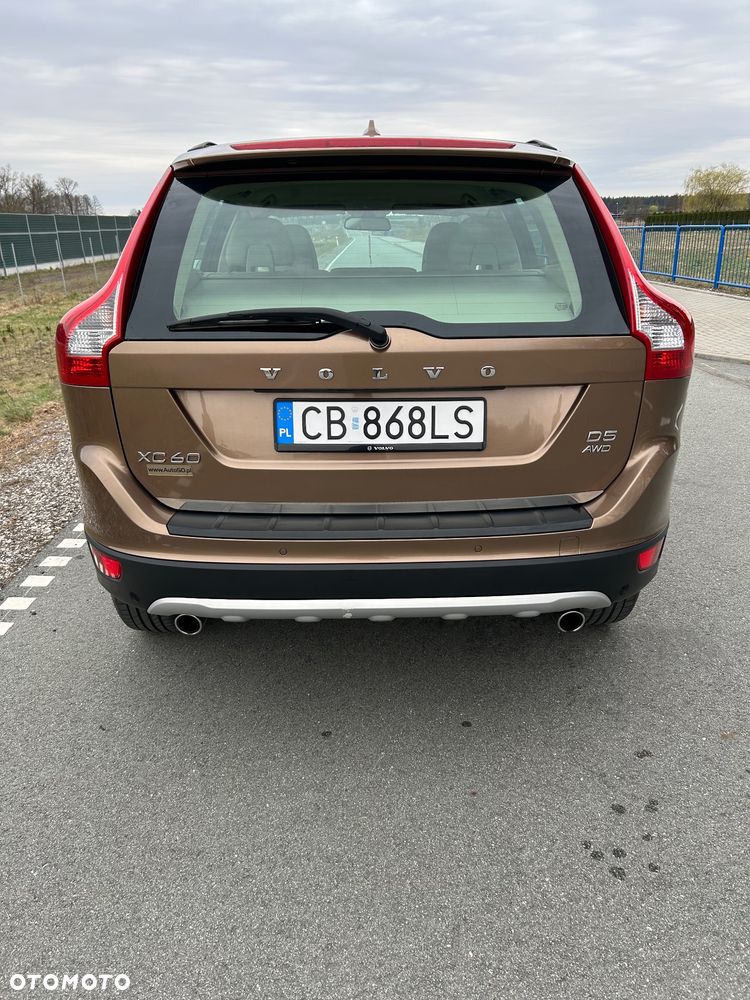 Volvo XC 60 D5 AWD Momentum - 4