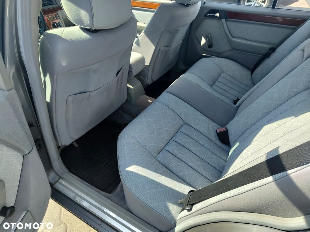 Mercedes-Benz W124 (1984-1993) - 22