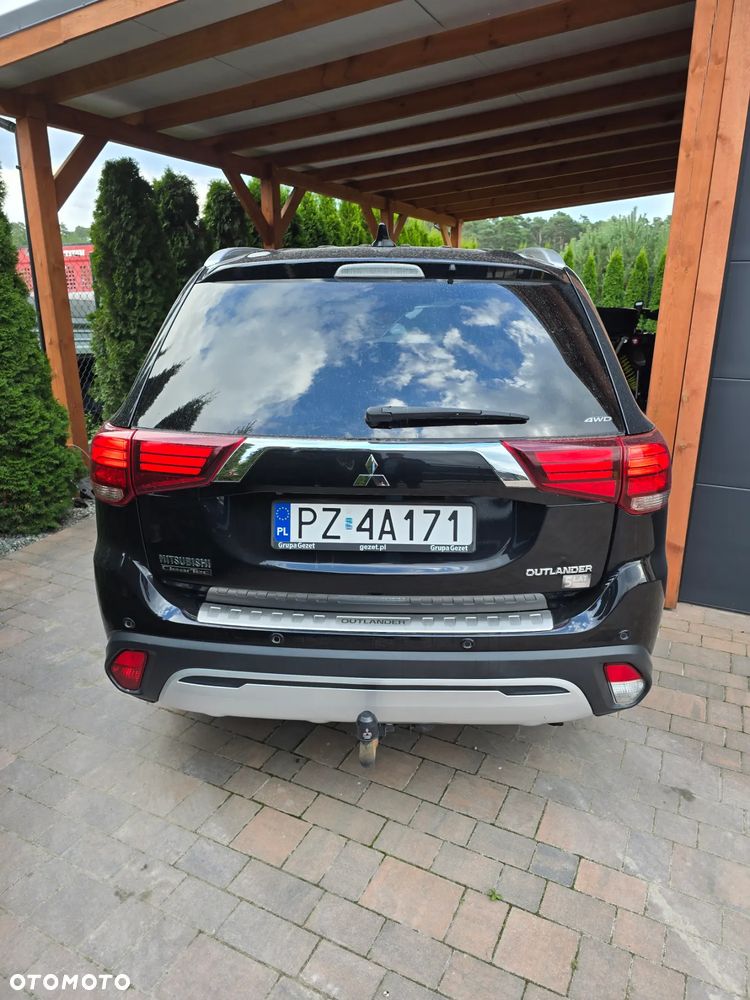 Mitsubishi Outlander 2.0 Instyle + 4WD CVT - 19