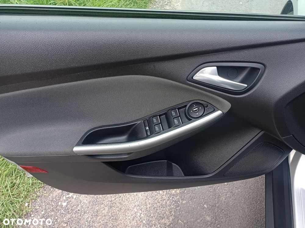 Ford Focus 1.6 TDCi DPF SYNC Edition - 18
