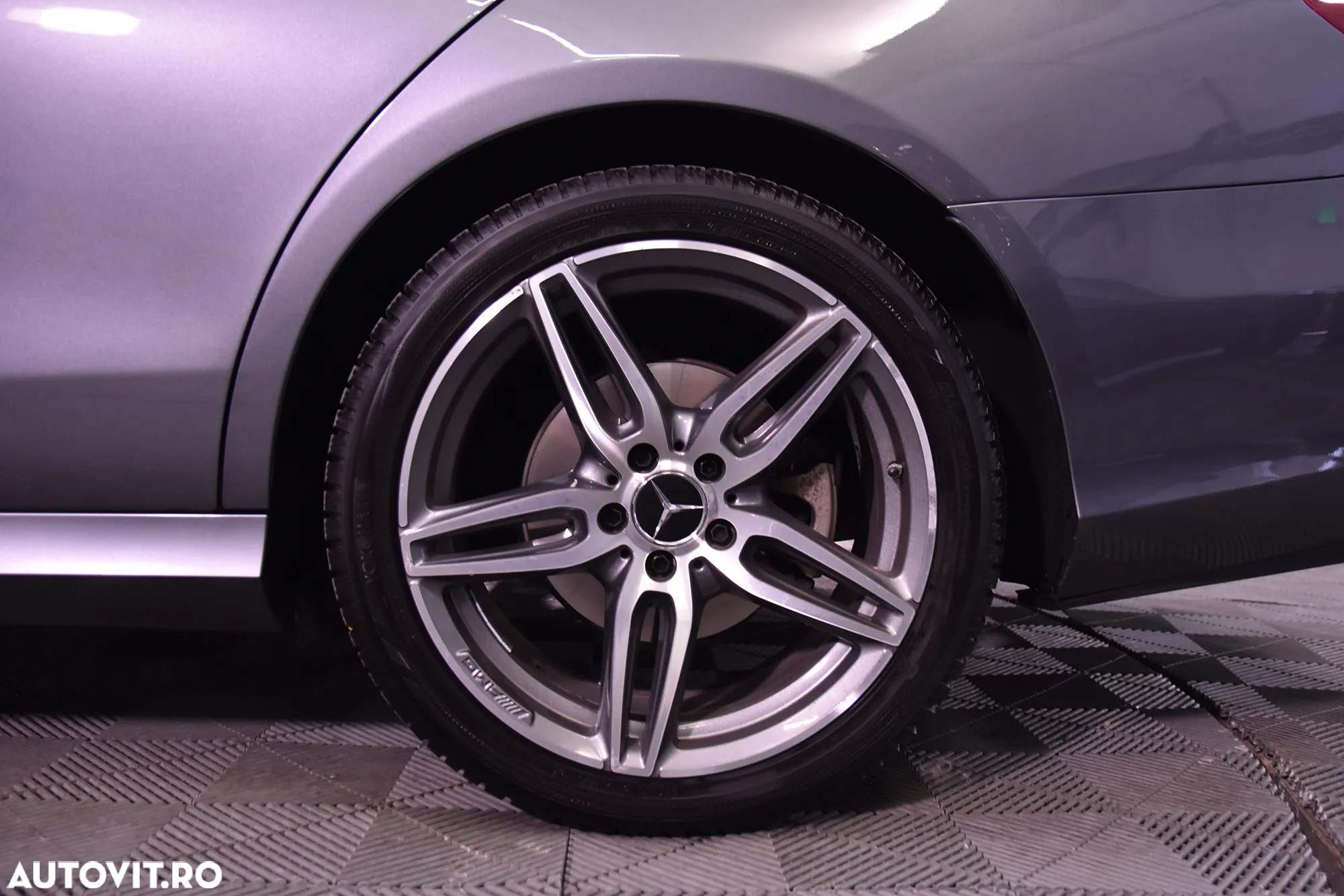Mercedes-Benz E 220 d 4MATIC Aut. - 13
