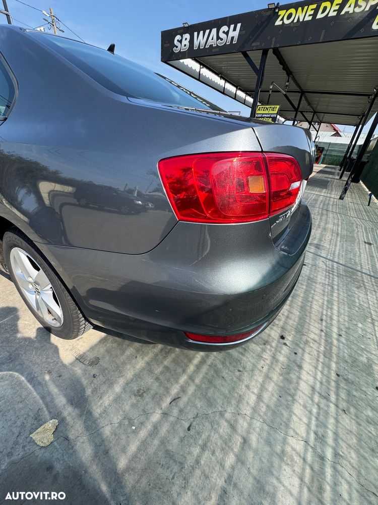 Volkswagen Jetta 1.6 TDI DPF Comfortline - 8