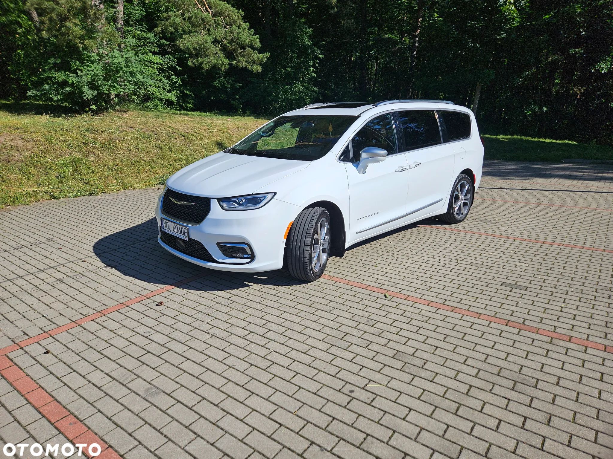 Chrysler Pacifica - 1