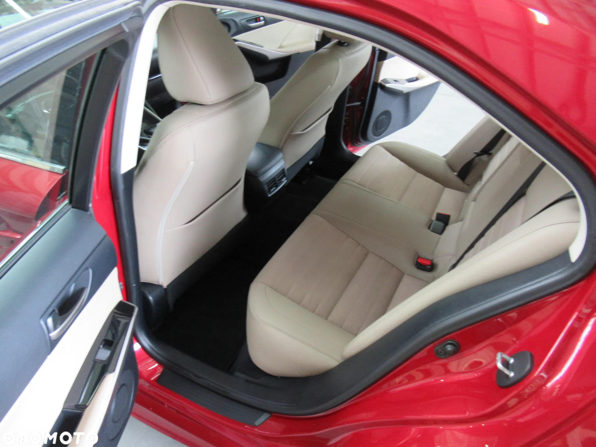 Lexus IS 200t / 300 Elegance - 14