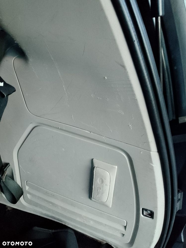 Chrysler Town & Country - 13