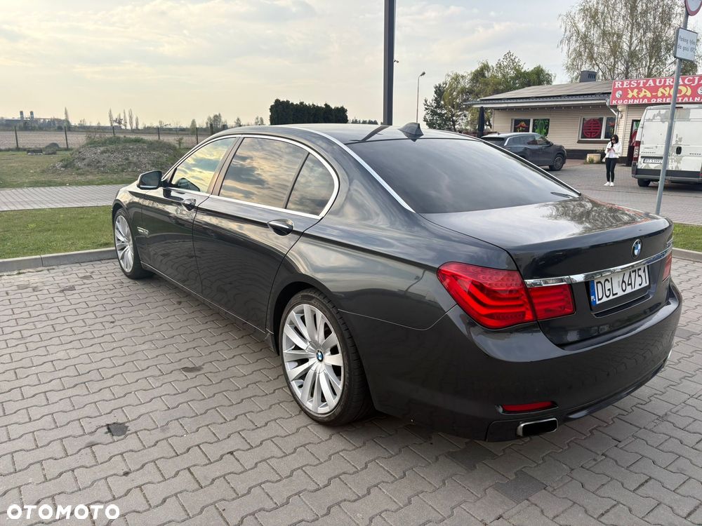 BMW Seria 7 750i L - 3