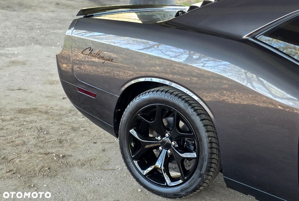 Dodge Challenger - 13