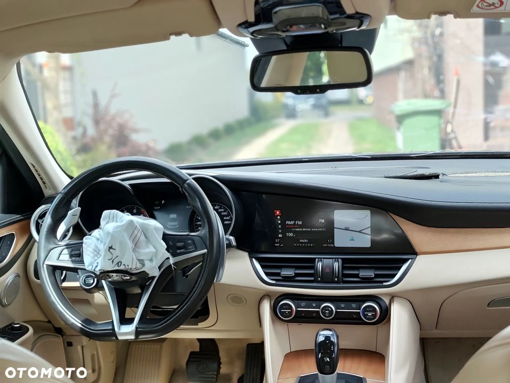 Alfa Romeo Giulia 2.0 Turbo Business - 13