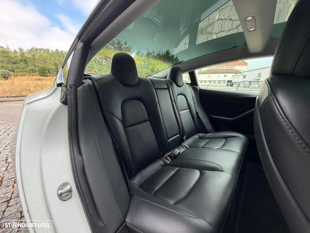 Tesla Model 3 Standard Range Plus RWD — fotografia 37