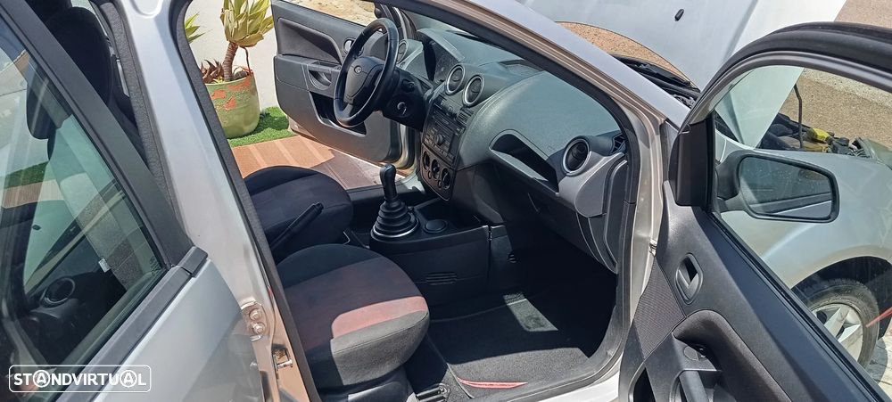 Ford Fiesta 1.25 Ghia - 15