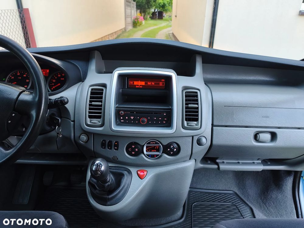 Renault Trafic Grand Passenger Black Edition - 12