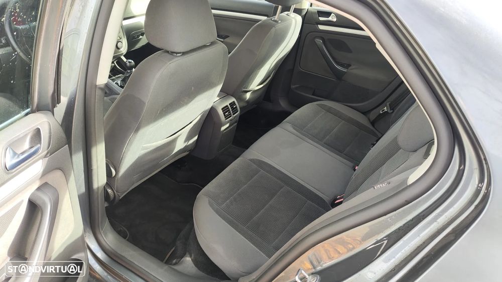 VW Jetta 1.9 TDi BlueM. Confortline - 10