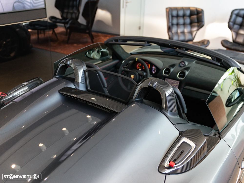 Porsche 718 Spyder - 11
