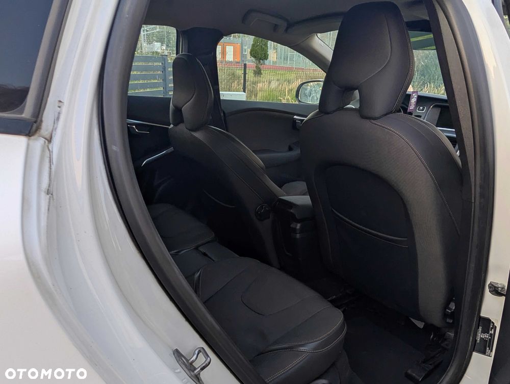 Volvo V40 Cross Country - 8