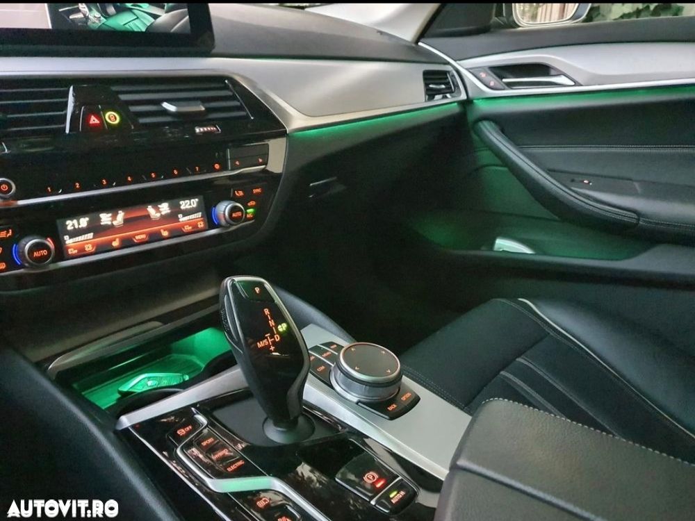 BMW Seria 5 530e xDrive Touring Aut. - 12