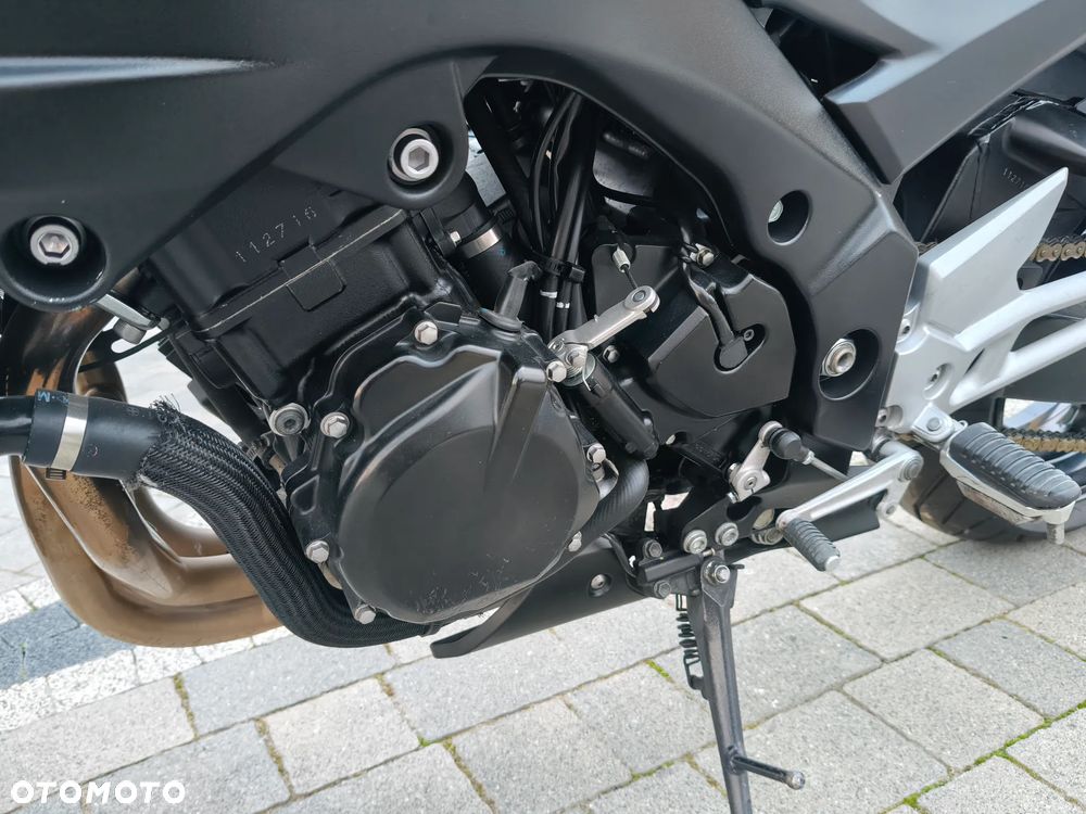 Suzuki GSR - 10