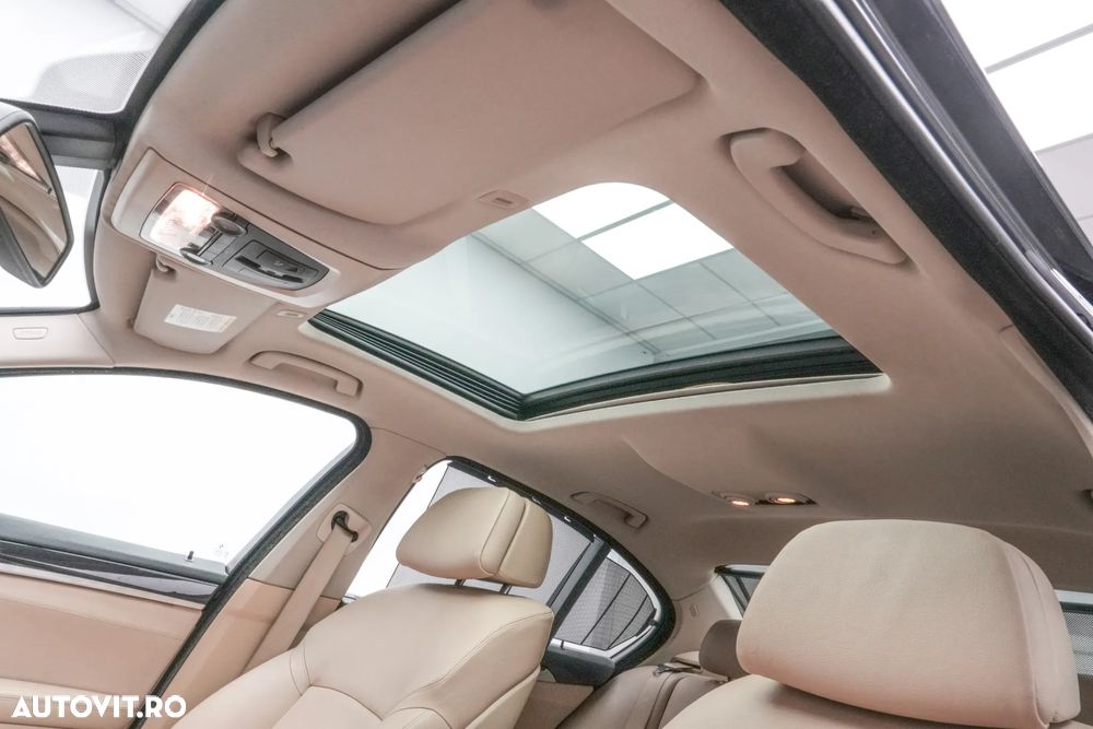 BMW Seria 5 520d xDrive - 9