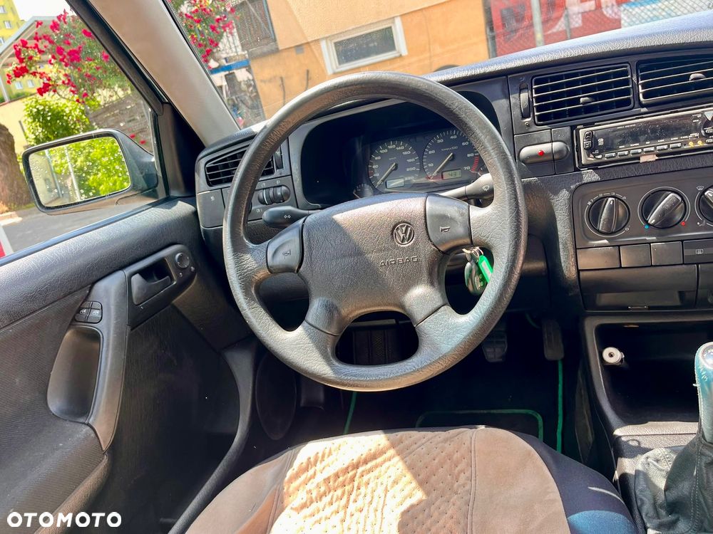 Volkswagen Golf 1.6 CL - 15