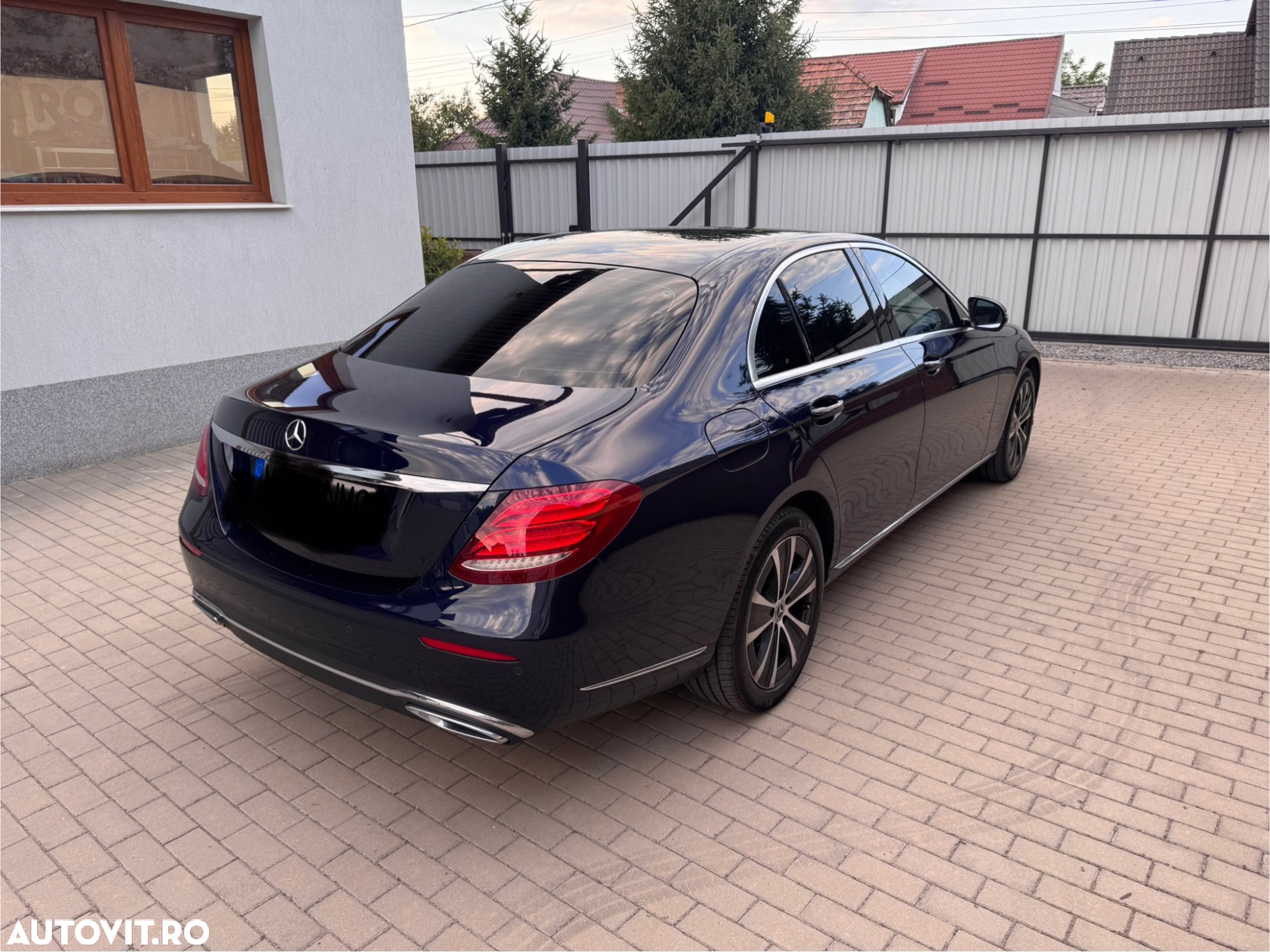 Mercedes-Benz E 220 d 4Matic 9G-TRONIC - 9