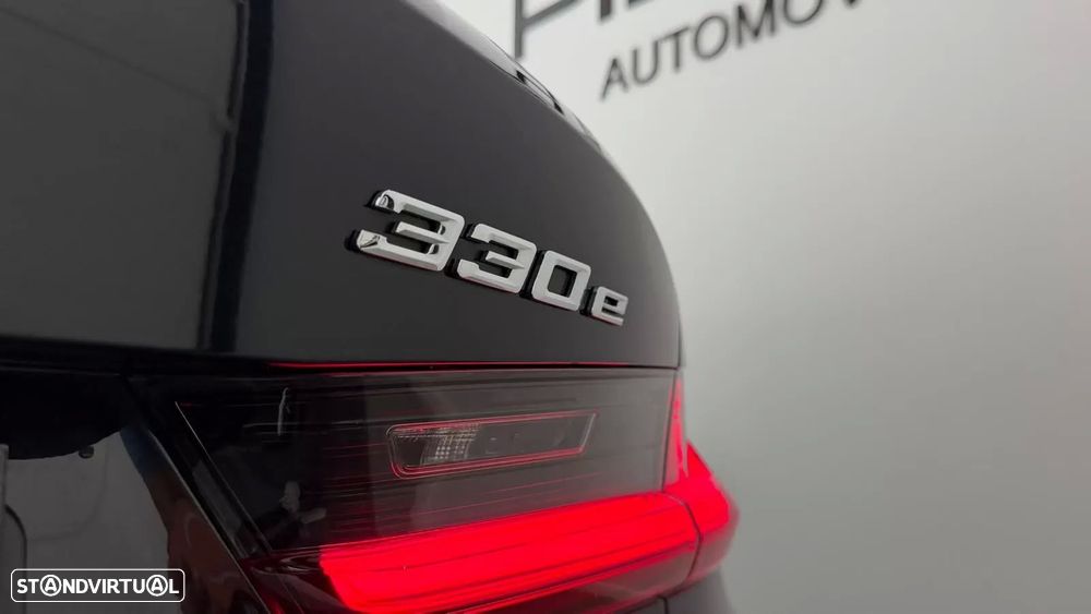 BMW 330 e Edição Desportiva M Auto - 11