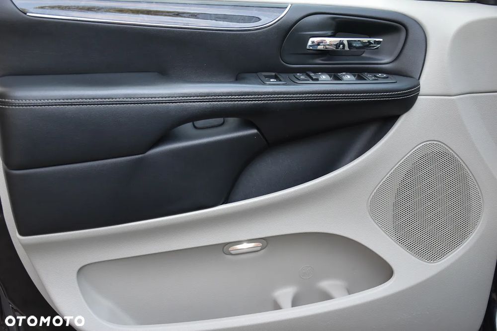 Lancia Voyager 2.8CRD Platinum - 19