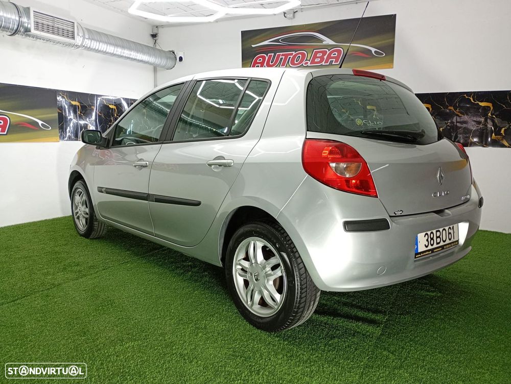 Renault Clio 1.2 16V Dynamique - 27
