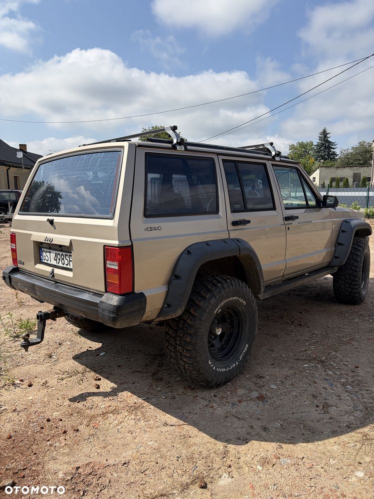 Jeep Cherokee - 4