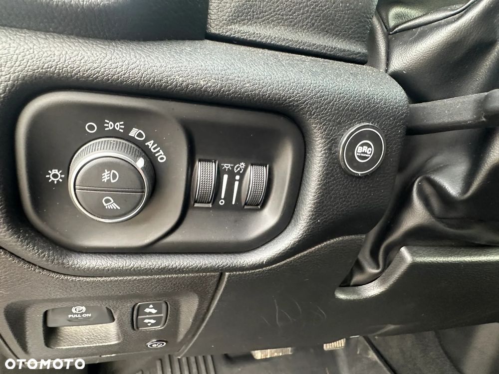 RAM 1500 5.7 Crew Cab Shortbed Laramie Black - 17