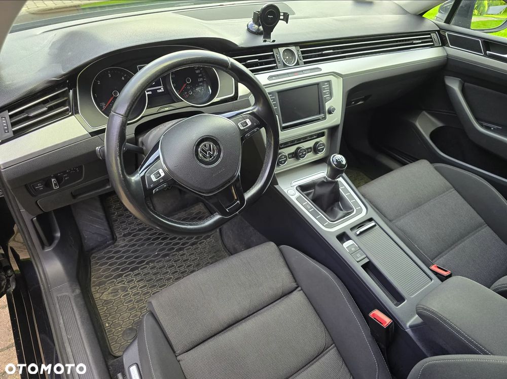 Volkswagen Passat - 8