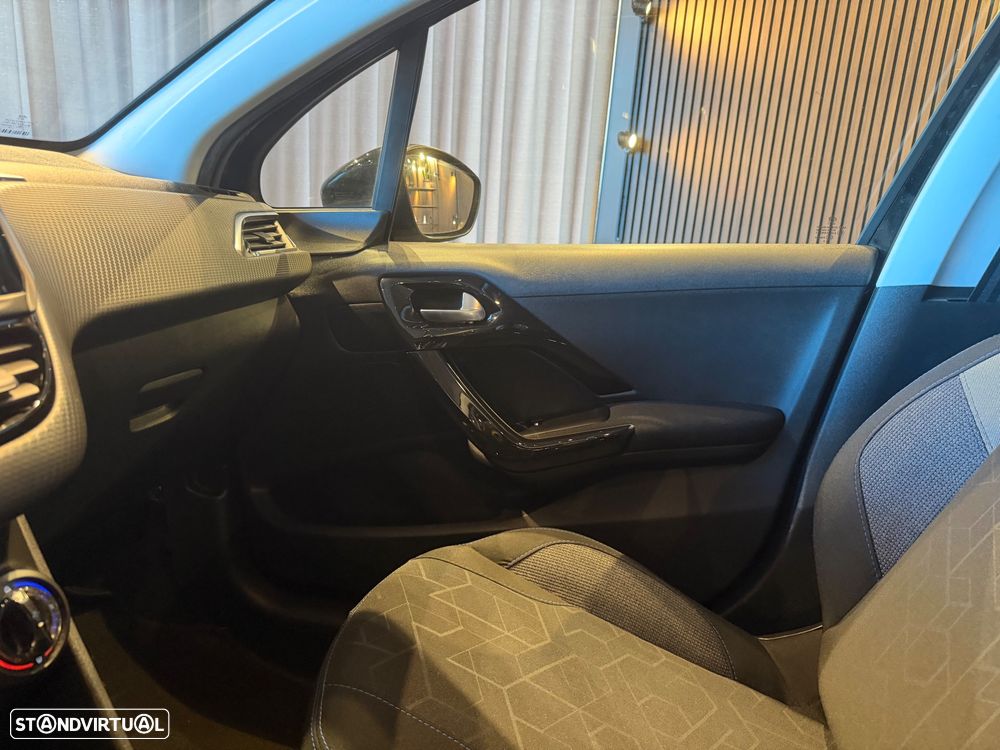 Peugeot 2008 1.2 PureTech Style - 19