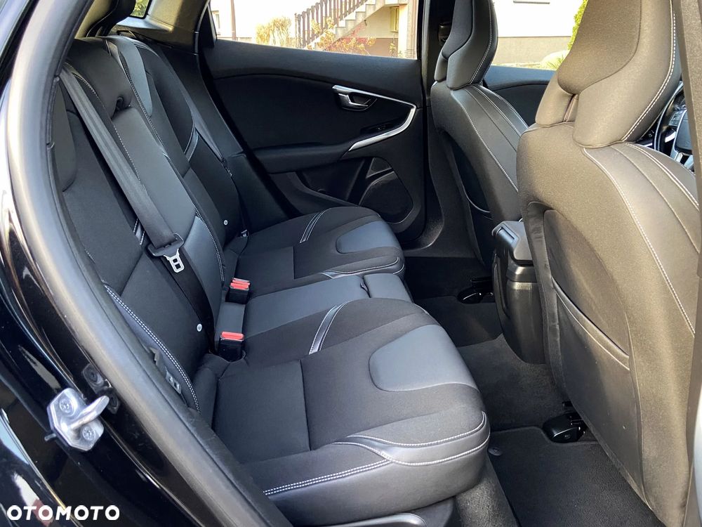 Volvo V40 D3 Momentum - 8
