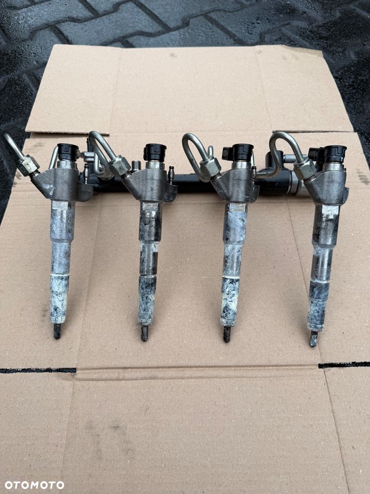 Wtryski komplet z listwą przewodami Renault Master III IV 166009567R - 1