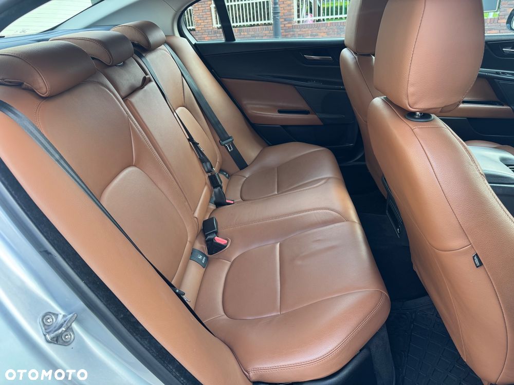 Jaguar XE 20d Portfolio - 20