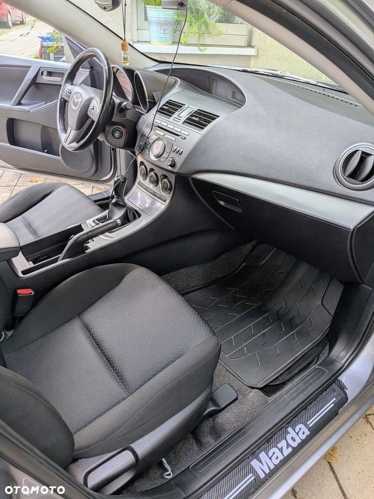 Mazda 3 1.6 Active + - 10
