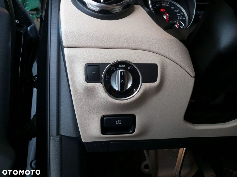 Mercedes-Benz GLA 220 4-Matic - 27