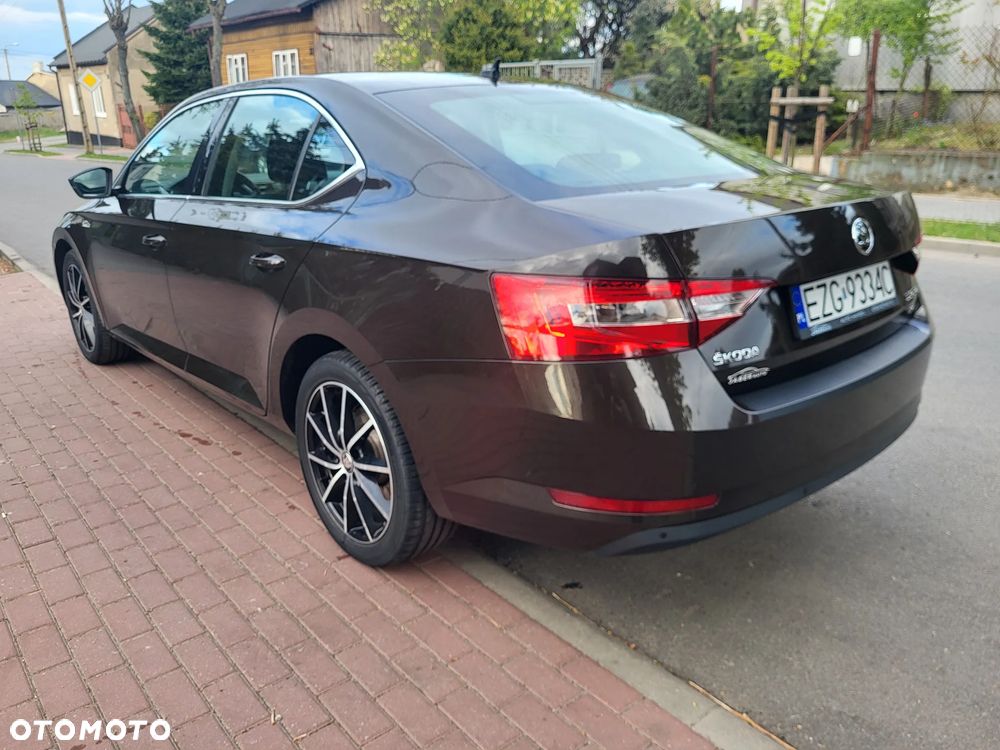 Skoda Superb 2.0 TDI 4x4 Ambition - 4