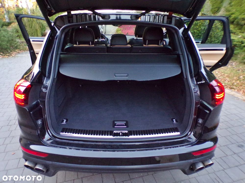 Porsche Cayenne S e-Hybrid Platinum Edition - 29