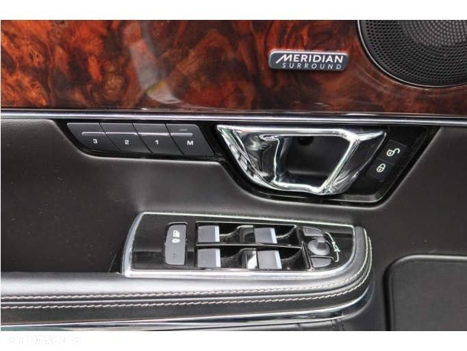 Jaguar XJ 3.0 T LWB AWD Portfolio - 14