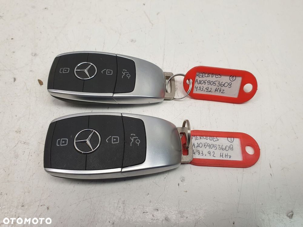 MERCEDES W205 C205 KLUCZYK PILOT ORYGINAŁ - 1