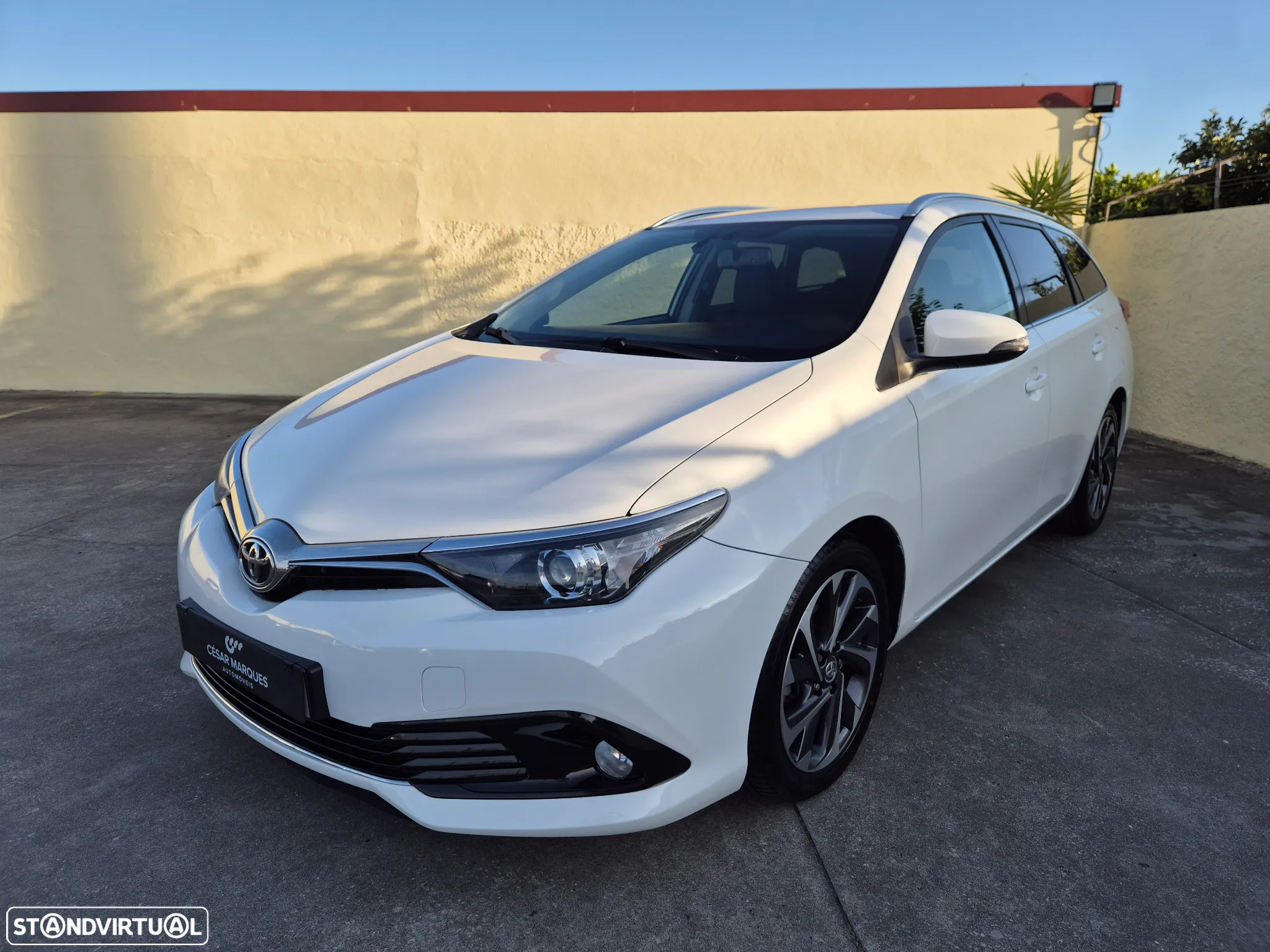 Toyota Auris Touring Sports 1.6 D-4D Comfort P.Techno+P.Sport - 2