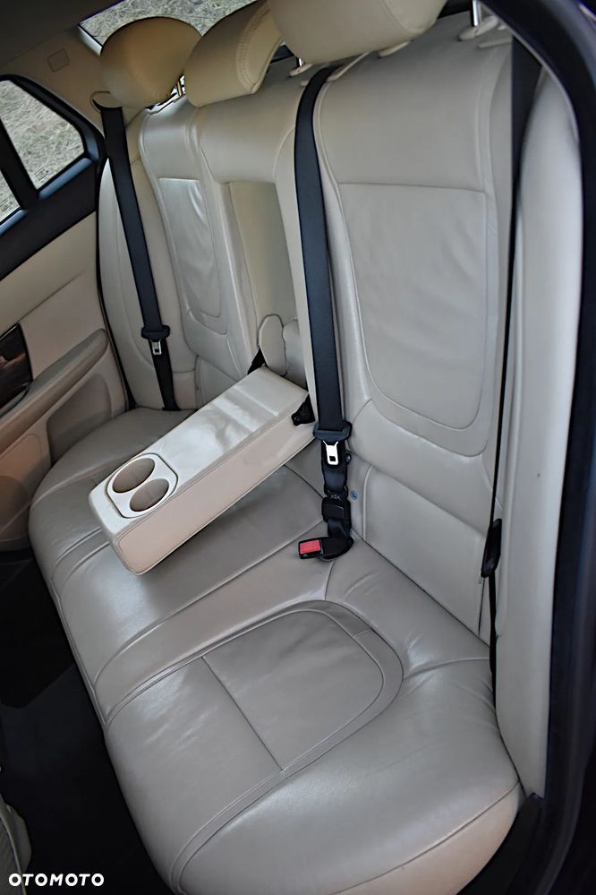 Jaguar XF 2.2 D Premium Luxury - 32