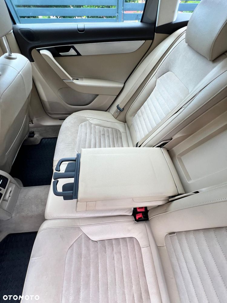 Volkswagen Passat 2.0 TDI Perfectline R-Style - 21